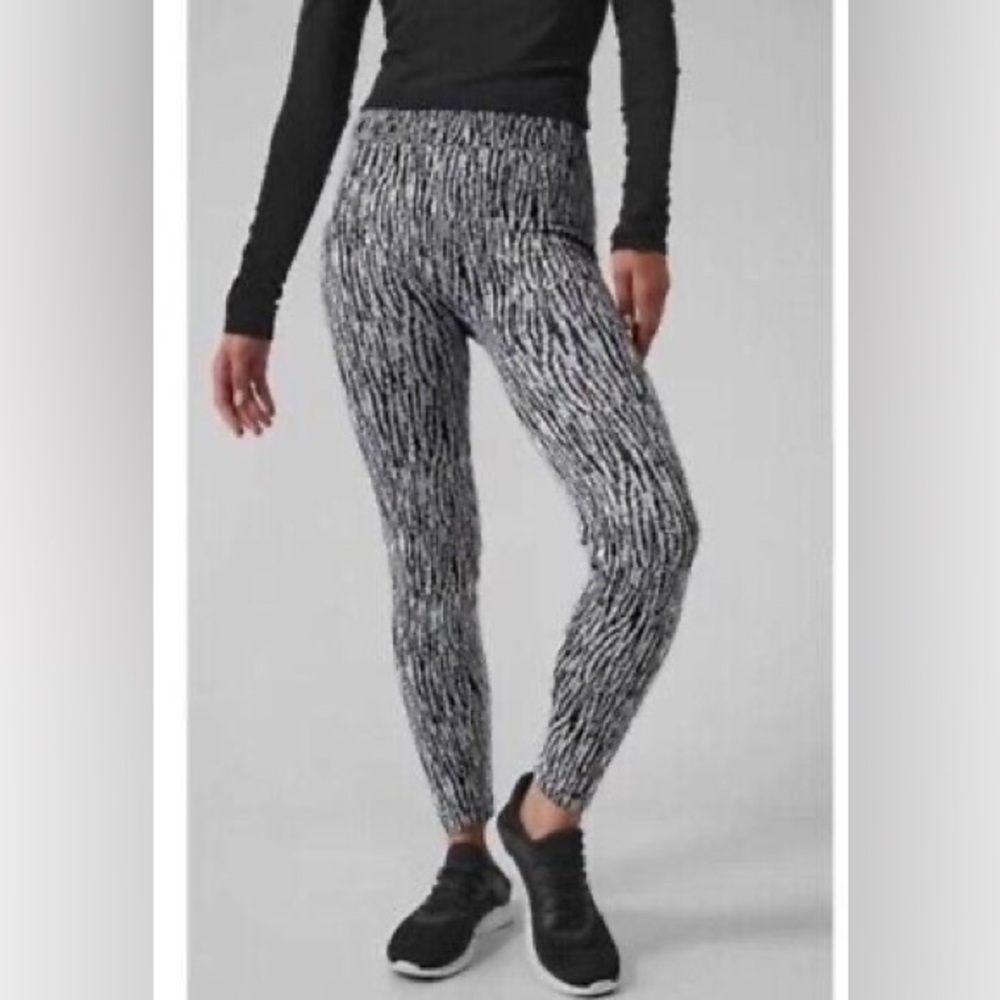 Athleta | Black & White Flurry Elemental Base Layer Tights Pants Size Medium